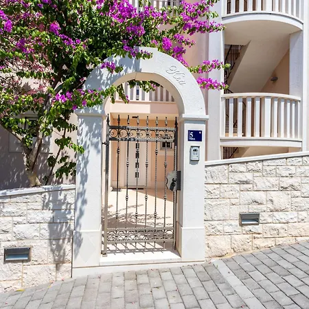 Appartement Helle Mit Sonnenbalkon Splitska