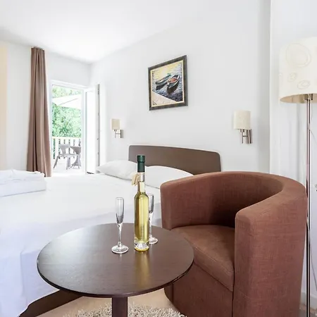 Helle Mit Sonnenbalkon Appartement Splitska