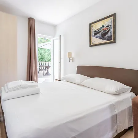 Helle Mit Sonnenbalkon Appartement Splitska