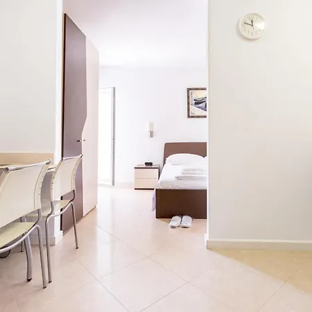 Helle Mit Sonnenbalkon Apartman
